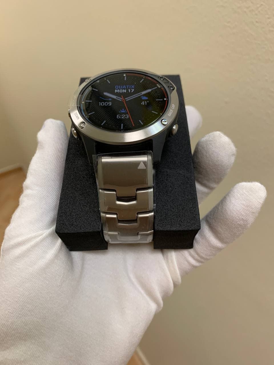 Морський годинник для спорту Garmin Quatix 6 Titanium Saphhire with Titanium Band 010-02158-95